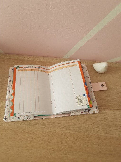 Protège carnet de santé fleuris rose personnalisable