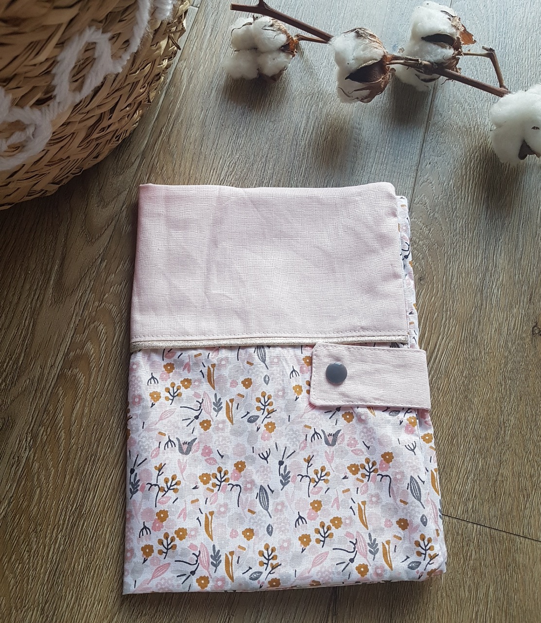 Protège carnet de santé personnalisé - Coton rose - Imprimé fleuri