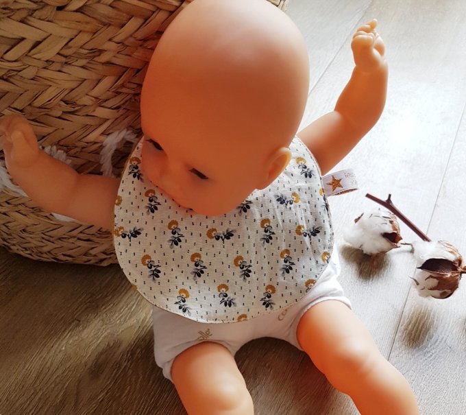 Bavoir pour poupée 30 à 42 cm modèle Adélaïde 