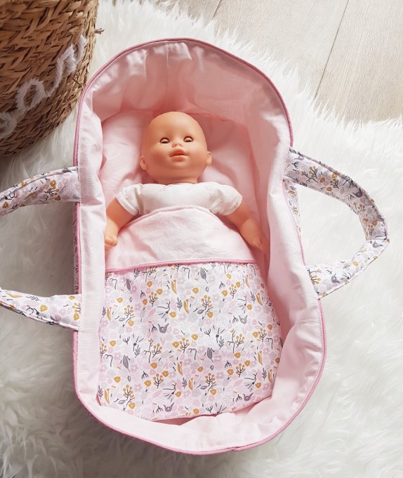 Couffin fleuri pour poupée modèle Louison rose 