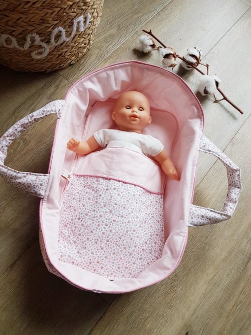 couffin fleuri pour poupée modèle Salomé rose 