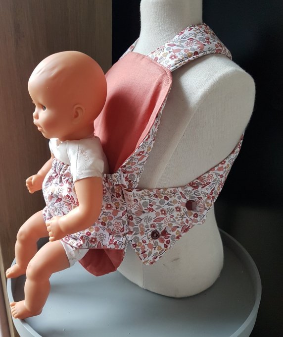 Porte bébé fleuri pour poupée Louison terra cotta