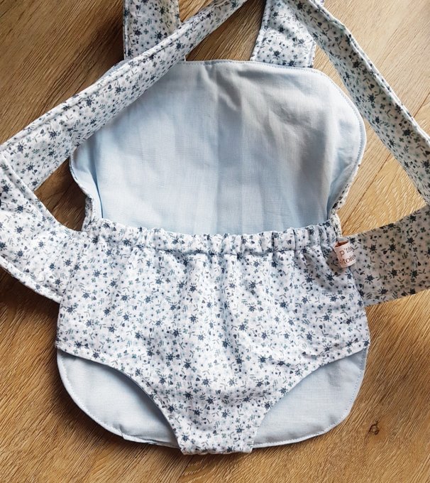 Porte bébé fleuri pour poupée Modèle Salomé  bleu