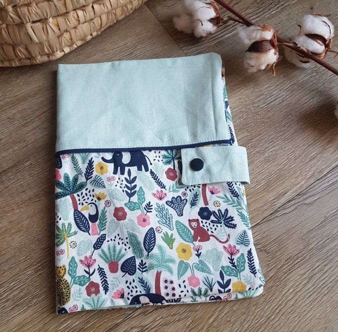 Protège carnet de santé jungle menthe  personnalisable