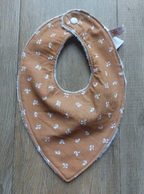 bavoir bandana modèle fille 1