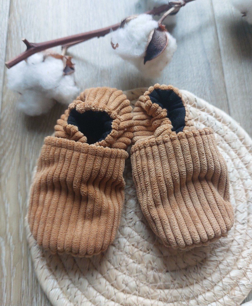 Chaussons bébé en velours