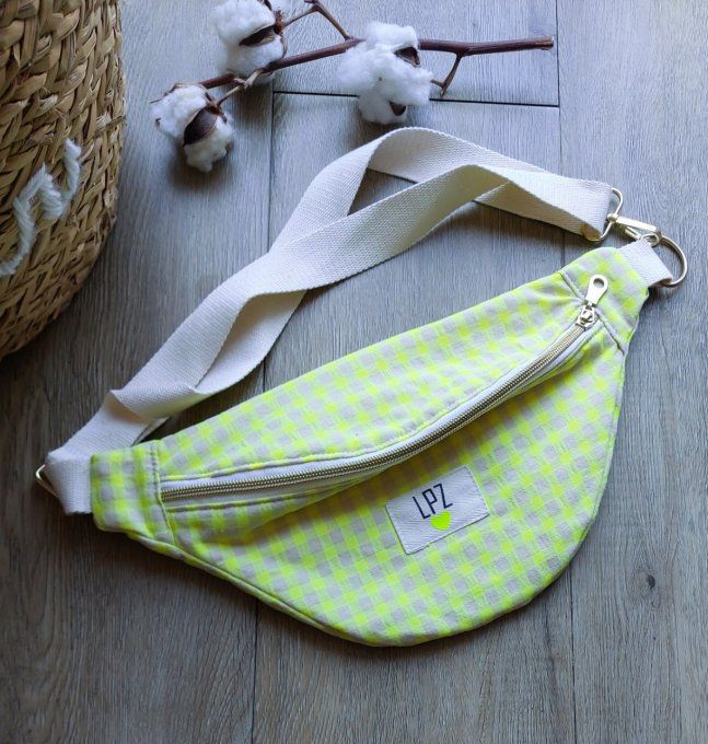 Mini sac banane vichy fluo