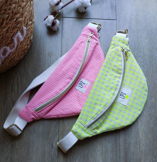 Mini sac banane vichy fluo