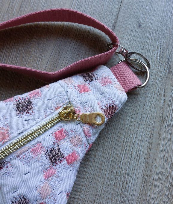 Maxi sac banane jacquard écru et vieux rose