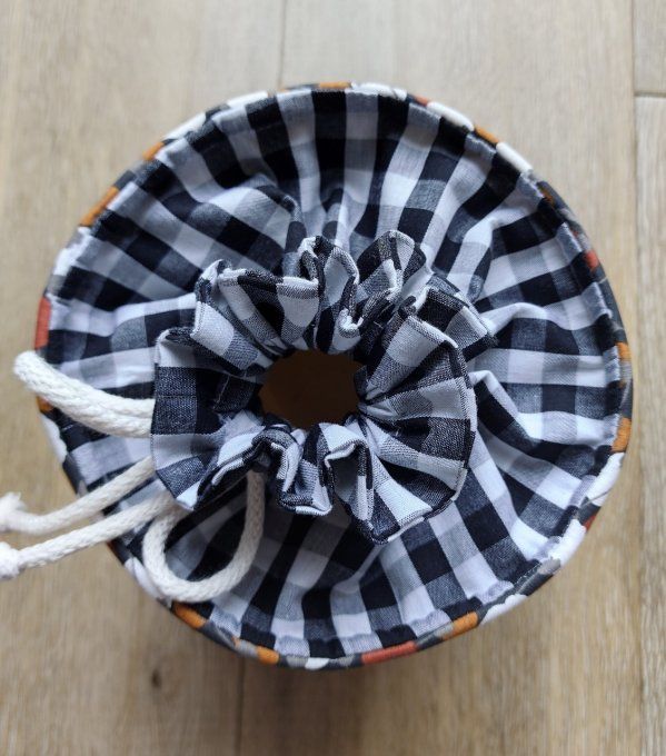 Panier pochon trousse rond fleuri noir
