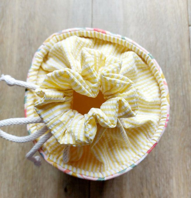 Panier pochon trousse rond fleuri corail et jaune