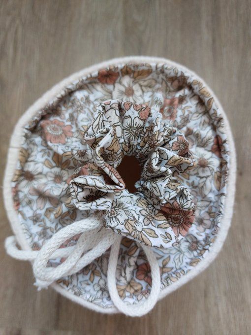 Panier pochon trousse rond personnalisable nid d'abeille et fleuri moka