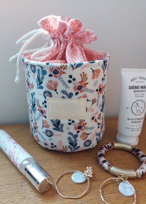 Panier pochon trousse rond personnalisable fleuri bleu et corail
